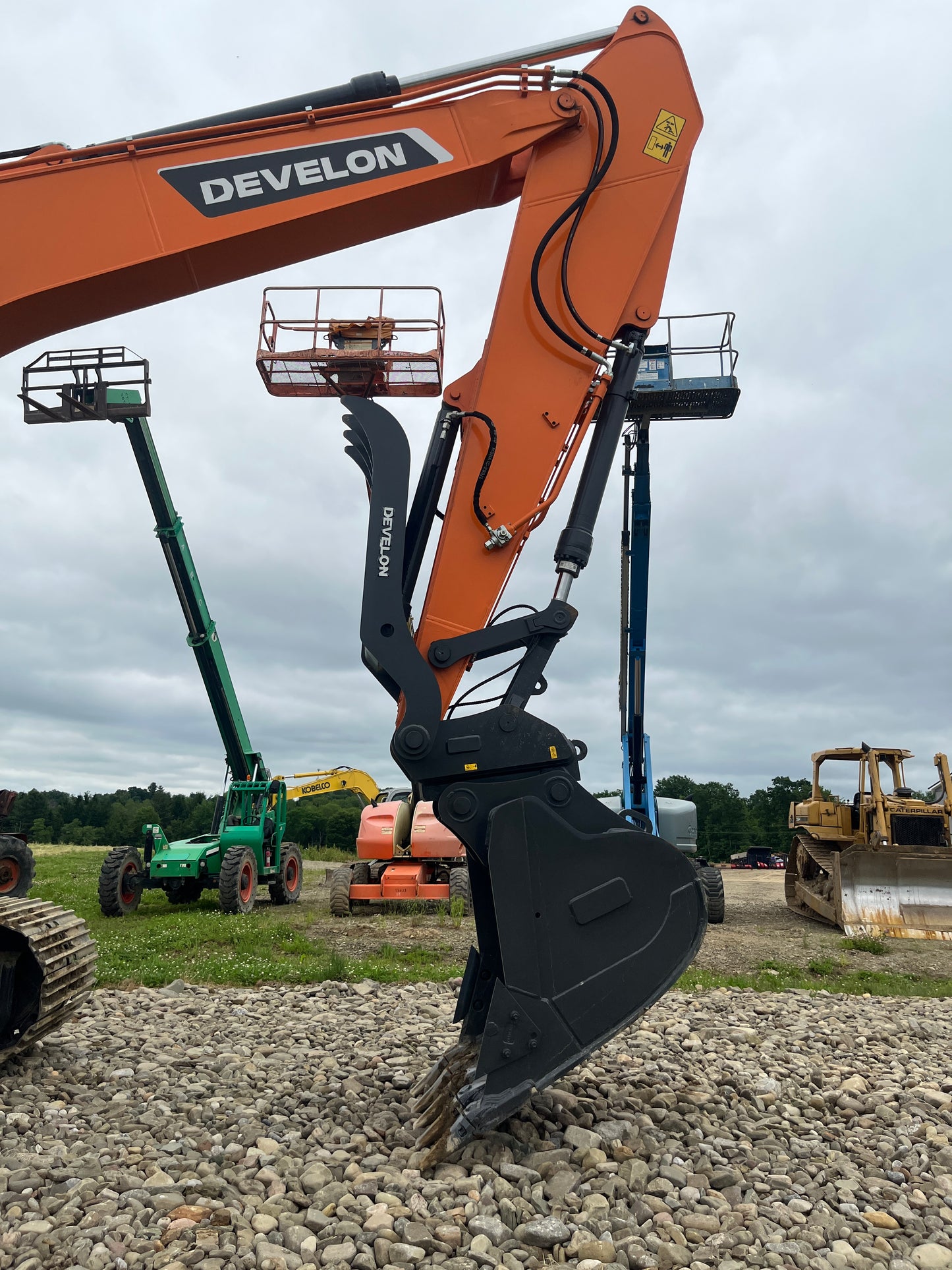 2025 DEVELON DX225LC-7: New